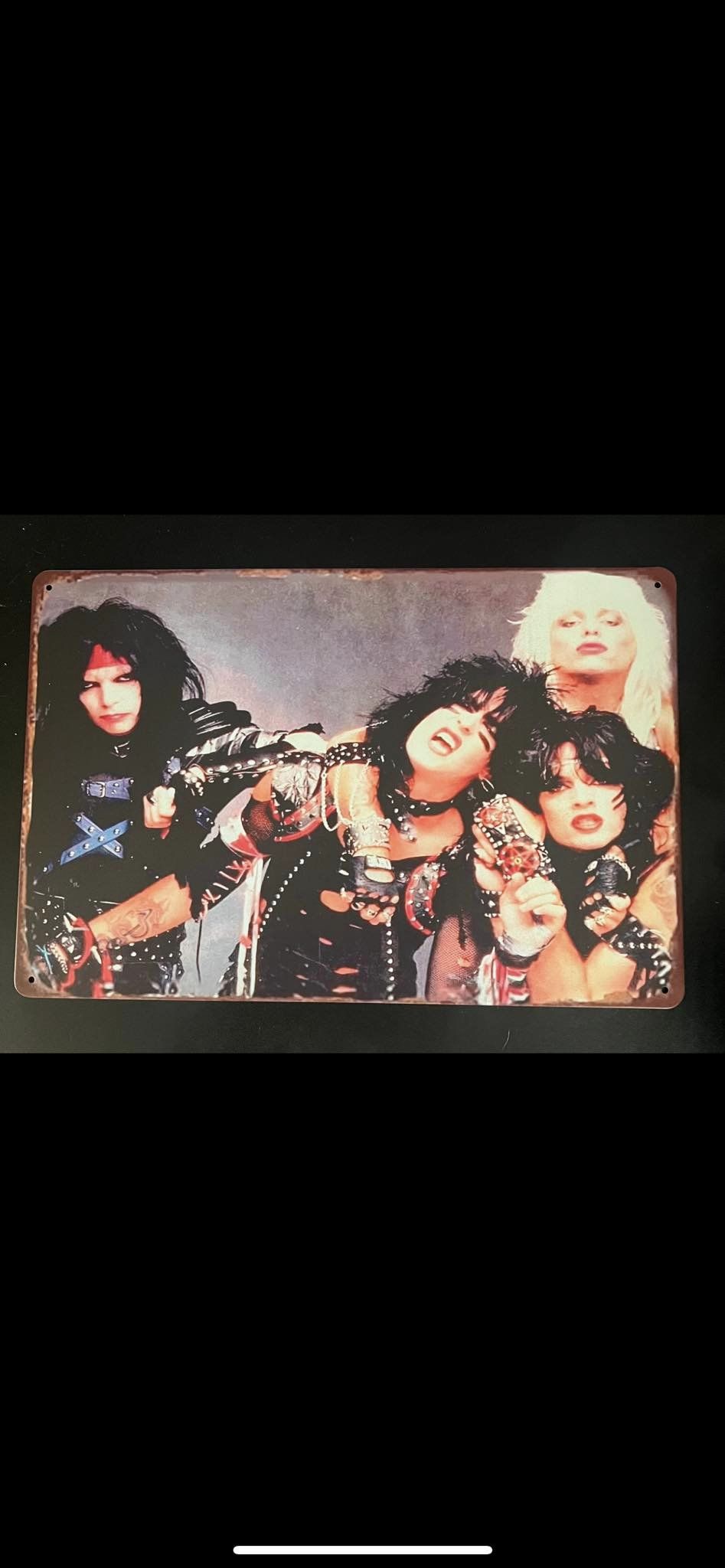 MOTELY CRUE - GROUP PHOTO