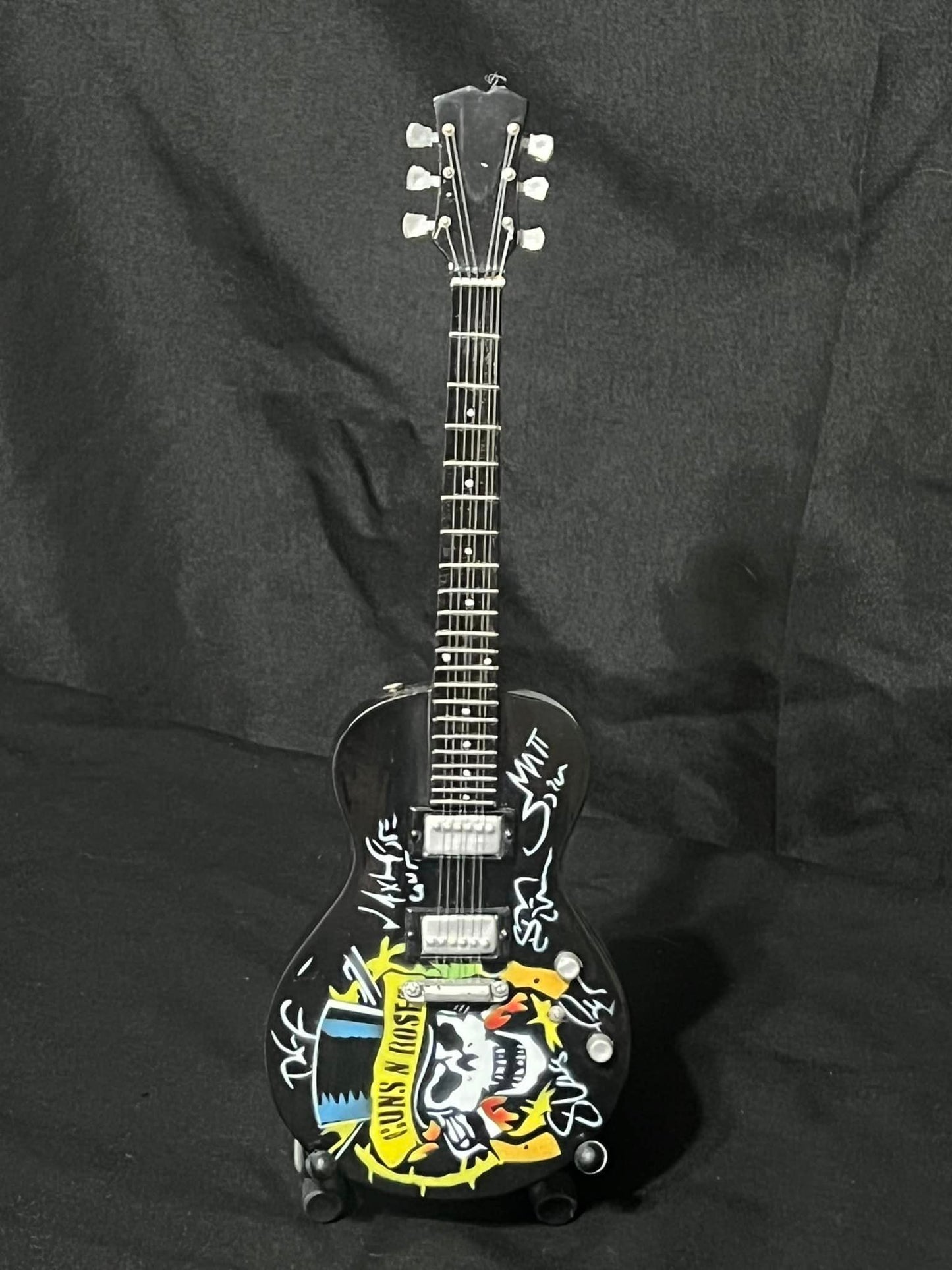 GUNS N ROSES- MINI REPLICA GUITAR