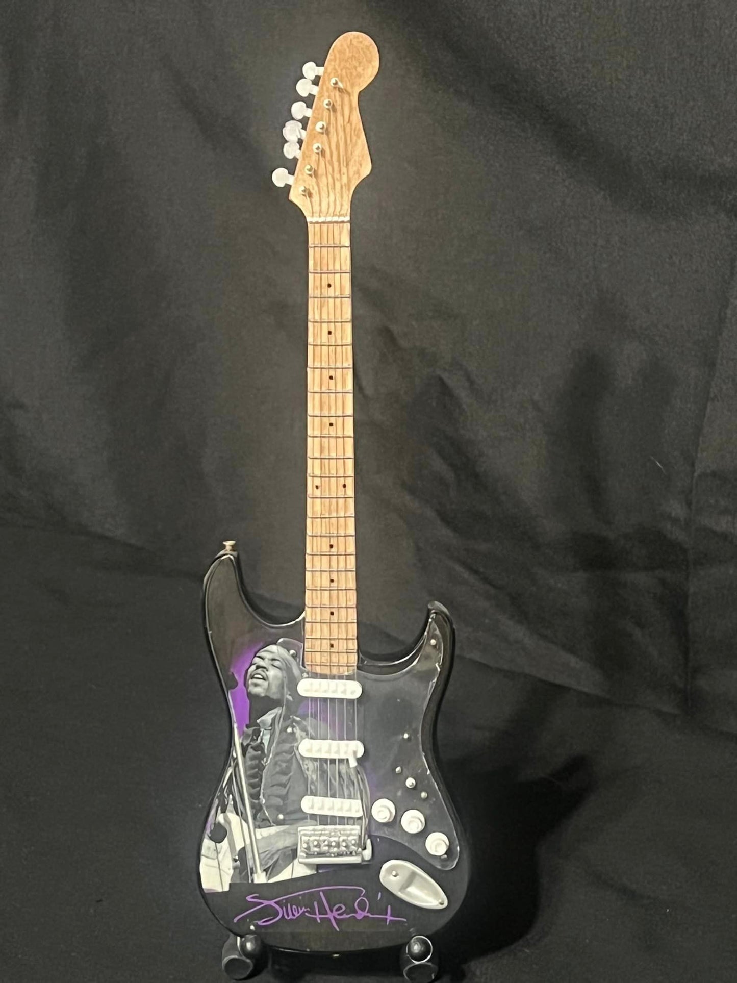 JIMI HENDRIX- MINI REPLICA GUITAR