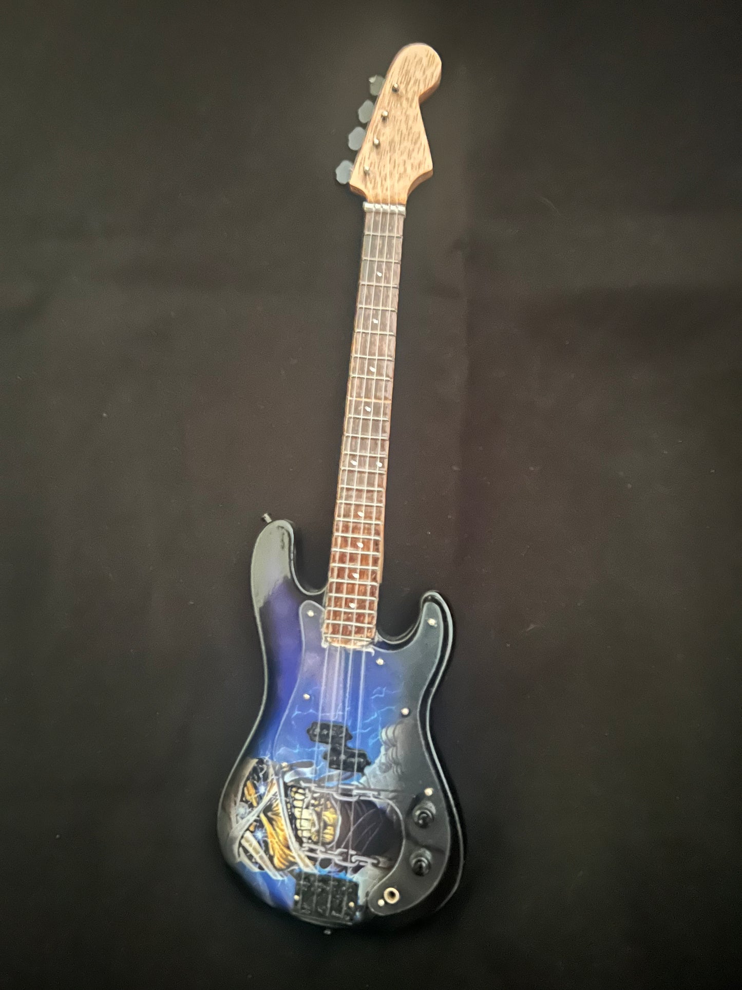 IRON MAIDEN- MINI REPLICA GUITAR