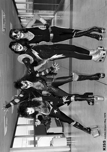 PER7408-KISS LONDON AIRPORT 1978 - LARGE POSTER 24X36"